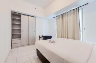 Best Modern 2BR at Casa de Parco Apartment By Travelio - 4
