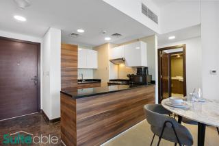 Chic 1Bedroom with Stunning Marina View in Sparkle - 2