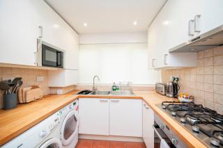 Pass the Keys Spacious 2BR w Free Parking Patio Near Tube - Londra - 3