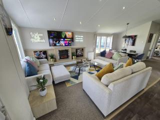 The Retreat 2 bedroom lodge with sauna! - 0