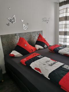 Wohnen direkt am Uferpark mit grossem Balkon und Seeblick - 8