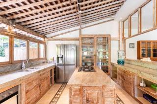 The Station House - 6BR Huge Garden Central Canggu near Beach - Canggu - 4