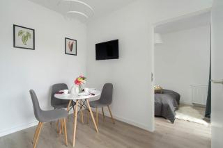 Modern Apartment Janickiego For 2 Adults and 2 Children with Parking near MTP by Noclegi Renters - Poznań - 4