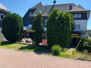 Monteurzimmer Alte Schule Heberndorf 1 - 2