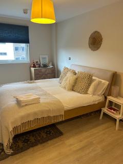Stunning Waterfront Apartment Close to Cardiff Bay and Penarth With Parking - Cardiff - 2