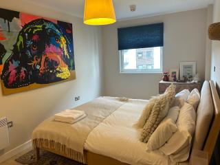 Stunning Waterfront Apartment Close to Cardiff Bay and Penarth With Parking - Cardiff - 1