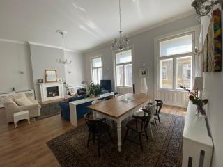 Urban Haven - 3 Beds, 3 Baths, Free Parking, Near Central Market - Budapest - 0