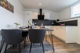Fewomo, Historisches Moselflair Apartment, 6 Personen, Stilvoll & Komfortabel für deinen Urlaub - Lieser - 3