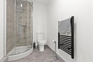 Modern 2-Bed Flat in Leeds suitable for Long Stays - Yeadon - 3