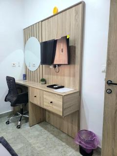 Beautiful 1 Bed & Parlour with Starlink internet, PlayStation 4, Netflix, Smart Door, 24 Hours Electricity, located in Wuse - Wupa - 0