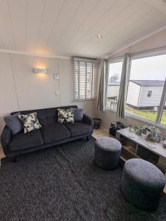 BEAUTIFULLY PRESENTED DOG FRIENDLY CARAVAN on VERY POPULAR LITTLESEA HOLIDAY HAVEN PARK WEYMOUTH - 7