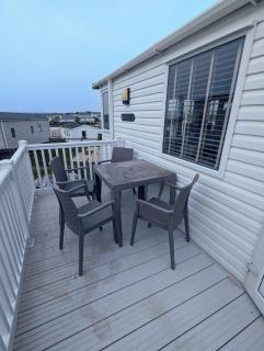 BEAUTIFULLY PRESENTED DOG FRIENDLY CARAVAN on VERY POPULAR LITTLESEA HOLIDAY HAVEN PARK WEYMOUTH - 4