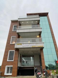Hotel shree park - 0