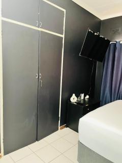 The Vibe - Private Rooms With Shared Bath - Gaborone - 1