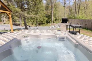 Pocono River front Home near Camelback Poconos - - 8