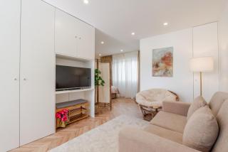 HostWise - Stylish Studio w/ Charming Terrace - Oporto - 1