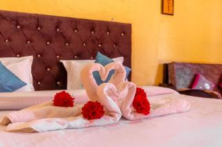 Kana Mud An Ethnic Village Resort - Beautiful View of Gangotri Mountains - 1