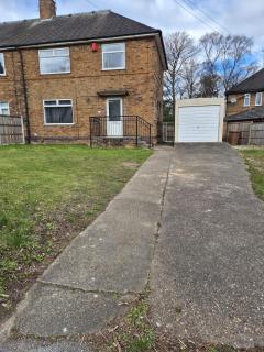 Perry House! sleeps 7,ideal for contractors & business stays, large driveway with van & car parking - Nottingham - 8
