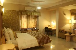 New Hotel Europa Inn - Rajkot - 8