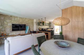 Casa Sun Milagres - Casa com 4 suítes - À 150m da beira mar - 100 climatizada - Dentro de Condomínio com estrutura de Resort - Piscina - Jacuzzi - Academia -Playground etc - Localizada na Praia do Marceneiro - Passo de Camarajibe - 4