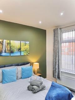 Ideal 3 bed pay-as-you-stay home in Wigan sleeps 6 - 8