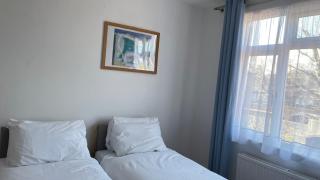 OnSiteStays - 3 Bedroom house near Tottenham Hale - London - 1