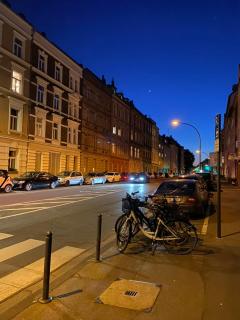 Gemütliche Schlafcouch im hellen Wohnzimmer zum Kurzaufenthalt - Cologne - 1