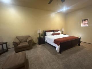 Modern & Fully Equipped Villa in Hobbs Unit B - Hobbs - 4