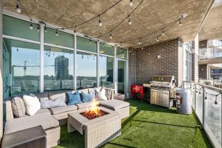 Urban Oasis - 2BR Condo Downtown Large Balcony - 8