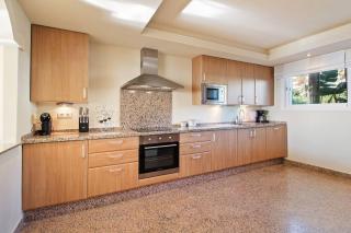 Large Beachfront Apartment - Estepona - 5