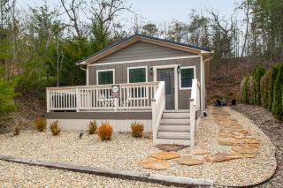 Whiskey Barrel w Hot Tub Arcade Game Fire Pit - Sevierville - 8