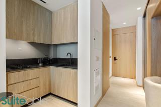 Chic Studio with Pool Access in The Autograph - 3