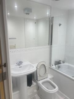 Urban Living at Its Best Stylish 4-Bed Flat with Gym, Underground Parking , Prime Location, Just 2 Minutes from Borough Market & Tube - Londra - 1
