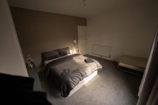 Double Bed , Fast WiFi , Free Parking - 1 Bedroom in 4 Bedroom House PS4 - Grimsby - 8