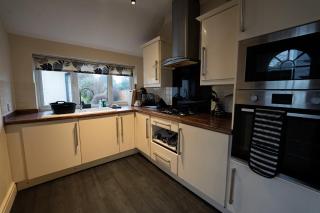 Contractors , NHS Staff , Next to Hospital - 1 Bedroom in 4 Bedroom House SR3 - Scartho - 4