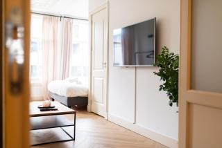 Historic Canal House Apartment - 9