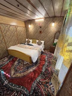 Houseboat New Suzan - Srinagar - 7