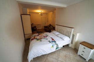Contractors , NHS Staff , Next to Hospital - 1 Bedroom in 4 Bedroom House SR4 - Scartho - 0