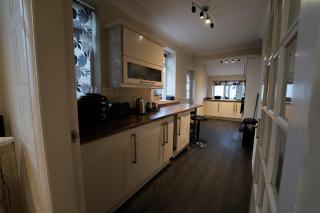 Contractors , NHS Staff , Next to Hospital - 1 Bedroom in 4 Bedroom House SR4 - Scartho - 5