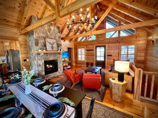 Mountain Hideaway - Hot Tub, Fire Pit, Close to Town - 8