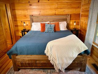 Holiday Hideaway - Fire Pit, Hot Tub & Mountain Magic - 4