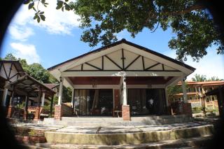 Umang-umang Chalet - - 0