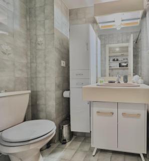 A G Cocon Massenet - Grimaldi - Promenade des Angl - Nizza - 1