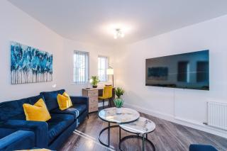 NEW!- 4 Bed 3 Bath House In Manchester by Greenstay Serviced Accommodation - FREE Parking - FAST 250 Mbps Wi-Fi - Ideal for Business, Families & Groups - Close to City Centre, Airport, Etihad Stadium - Manchester - 0