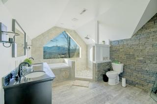 Ridgetop Hideaway 12-Guest Oasis with Hot Tub & Epic Views Near Winery Tours & Trails - Madison - 6