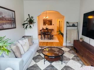 The Avondale Retreat - Chicago - 5