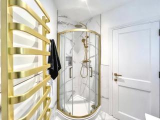 Bright & Modern 3-Bed Apartment - 1