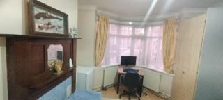 Pembroke - Edgware - 9