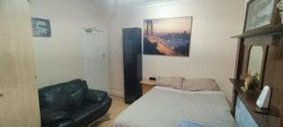Pembroke - Edgware - 7