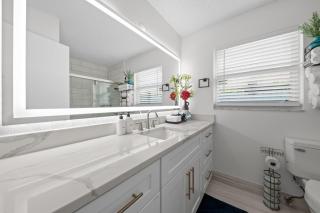 Sweet Pink House 3 Bed 2 Bath Riviera Beach - Riviera Beach - 2
